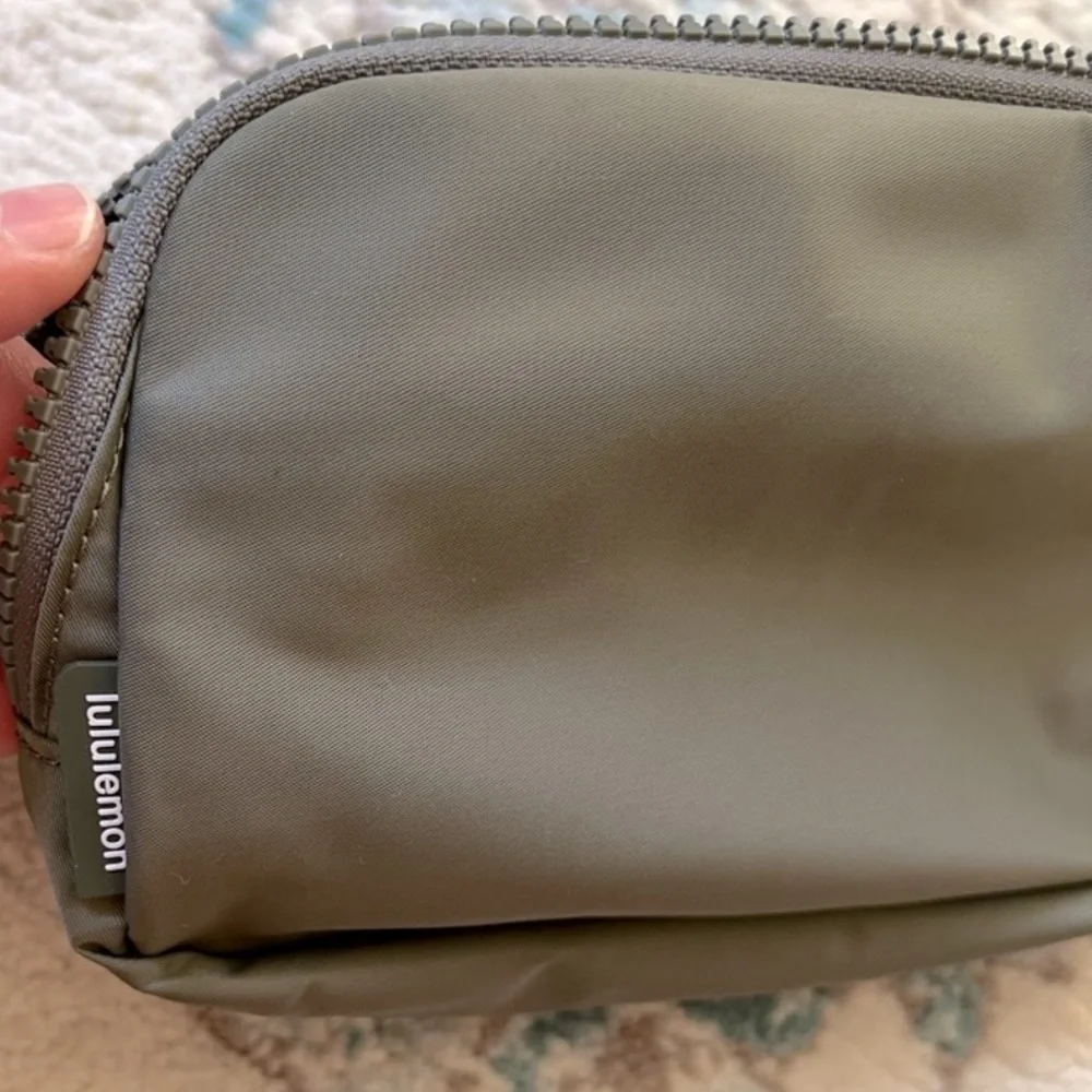 lululemon athletica Crossbody Bag - Picture 5 of 6